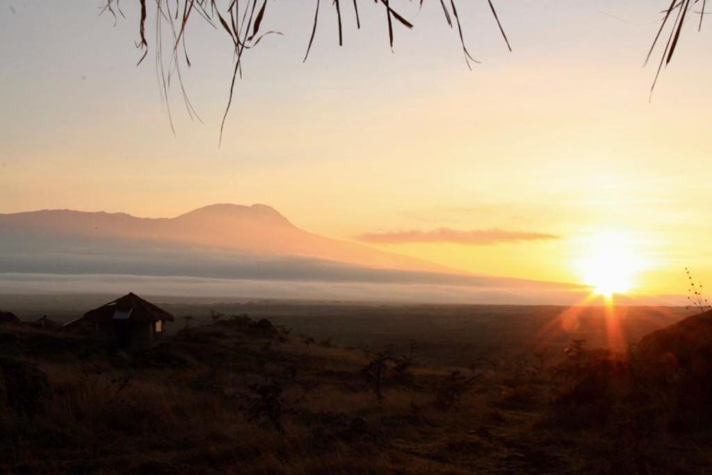 Osiligilai Maasai Lodge Sanya Juu Exteriör bild
